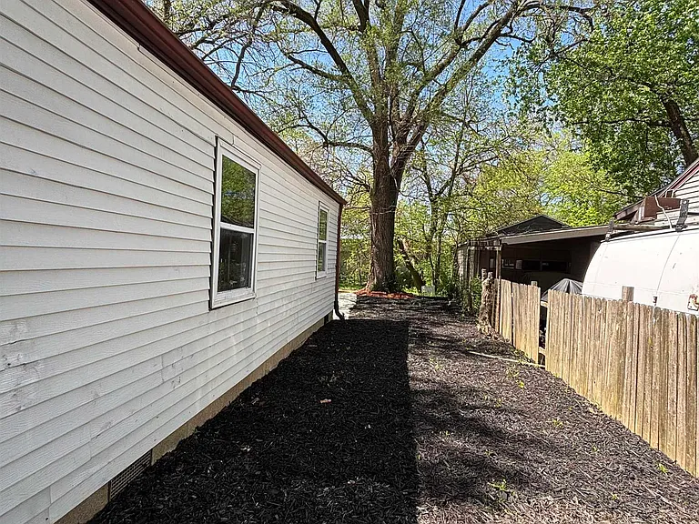 1703 N Valley Ave — Photo 14