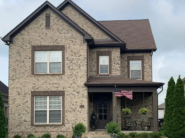 1084 McMahan Dr, Gallatin, TN 37066