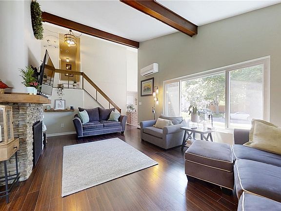 5th image of 293 Burroughs Dr