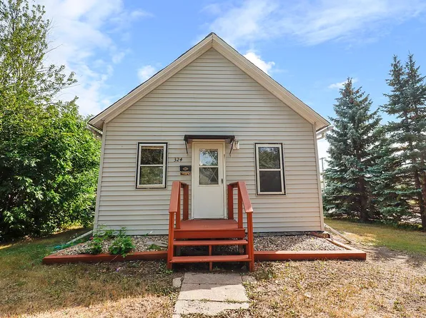 324 12th St NW, Devils Lake, ND 58301
