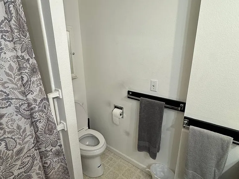 225 Kashmir Ct SE — Photo 21