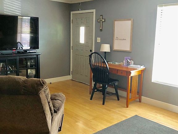 3rd image of 3834 Lincoln Ave