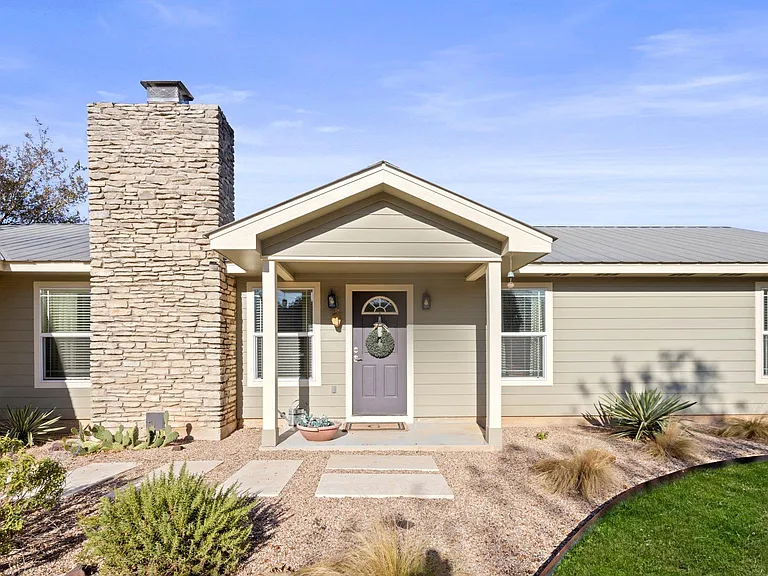 301 Hub Dr — Photo 1