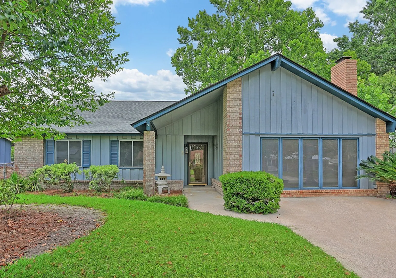 Beautifully Renovated 4-Bedroom, 2-Bath Home with Fenced Backyard — Photo 3