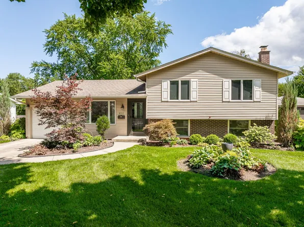 1017 N Timberlea Dr, Palatine, IL 60067