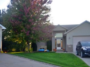 327 Beth Ct NE, Eyota, MN 55934