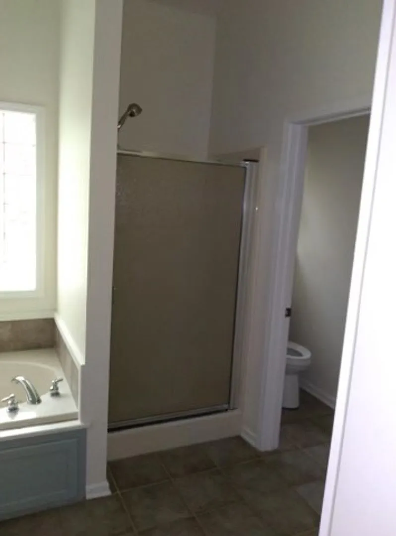 Renovated 3 Bedroom 2 Bath Home for Rent with 2 Car Garage! — Photo 3