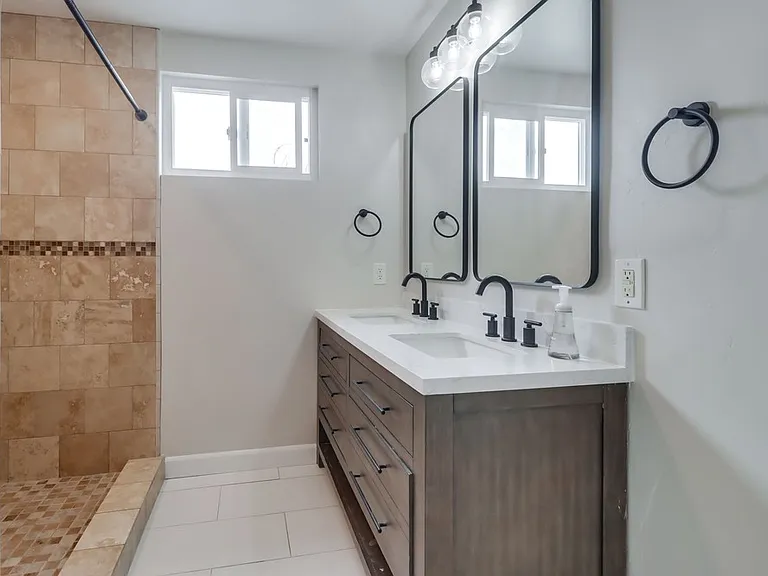 4138 Lois St #B — Photo 13
