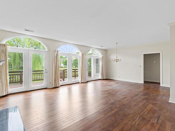 2nd image of 1012 Southbridge Ln