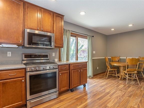 2nd image of 908 Ashwood Ave