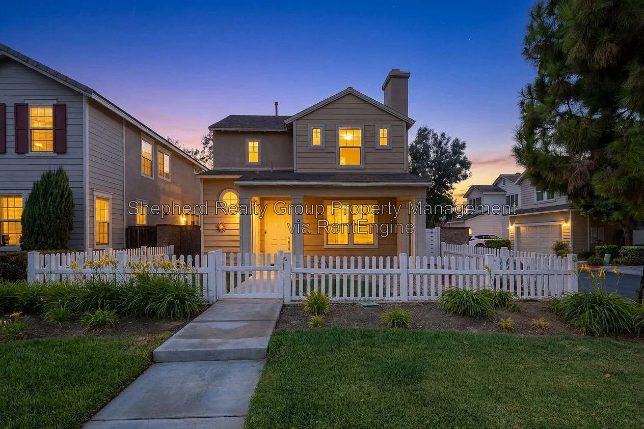 3 bed, 2.5 bath, 1550 sqft, $3,000 — Photo 1