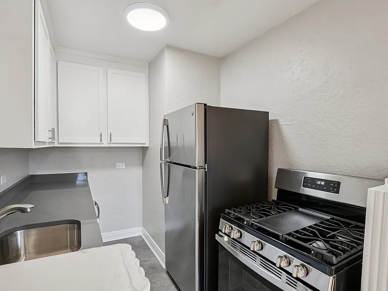 1000 N Sherman St — Photo 1