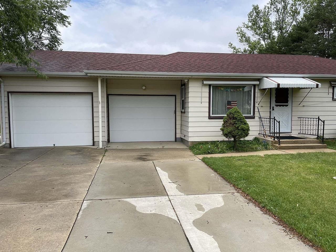 5033 South 72nd St, Greenfield, WI 53220 | Zillow