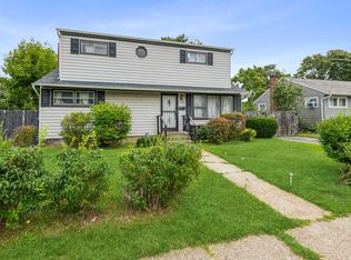 32 Silverpine Dr, Amityville, NY 11701