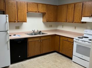 121 County Road Qq APT J38, Waupaca, WI 54981