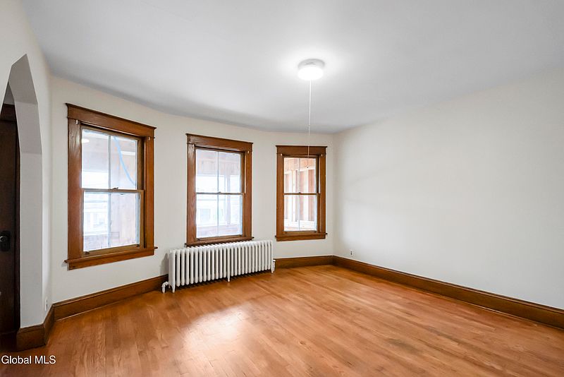 4th image of 149 Homestead Avenue