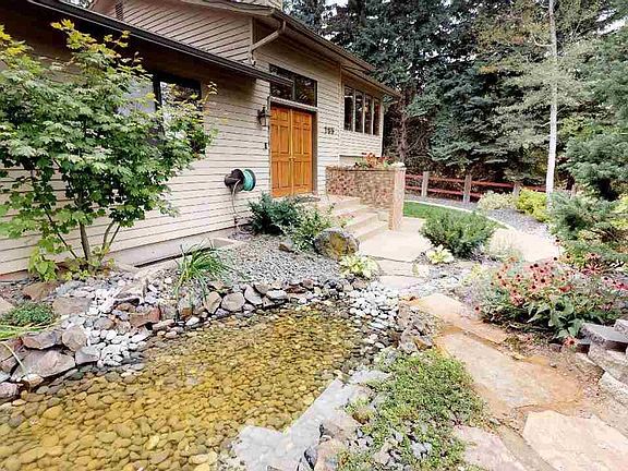 3rd image of 785 SE Edge Knoll Dr