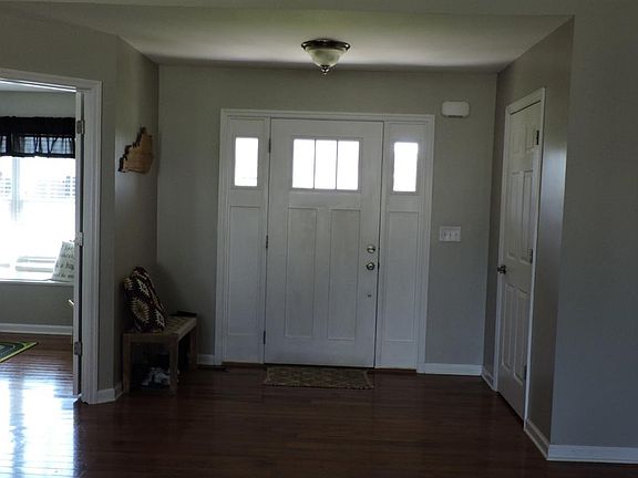 3rd image of 116 Oak View Dr