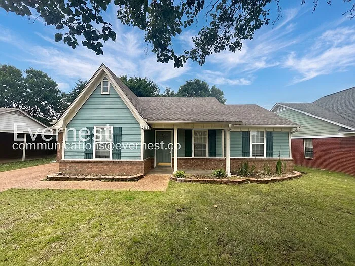 2912 Waverly Dr — Photo 2