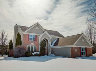 N66W14415 Ash Dr, Menomonee Falls, WI 53051