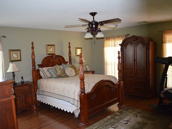 5th image of 251 E Presidential Cir