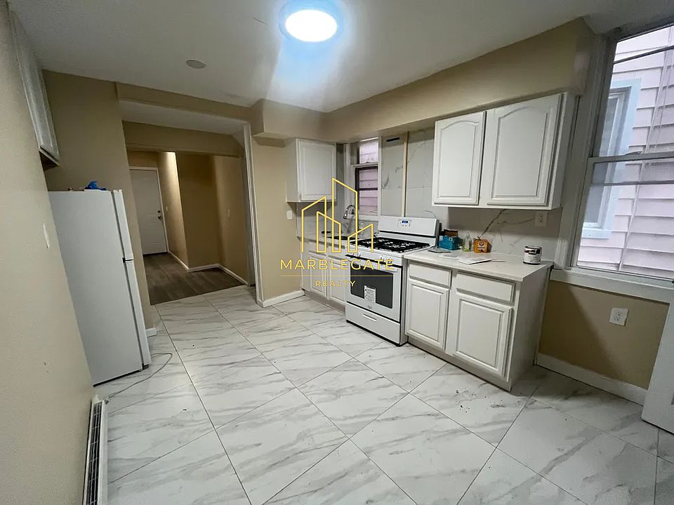 1st image of 955 Grove St #1AZ