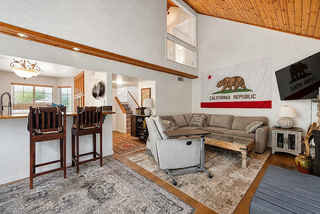 2116 Bernina Drive - 2 — Photo 4