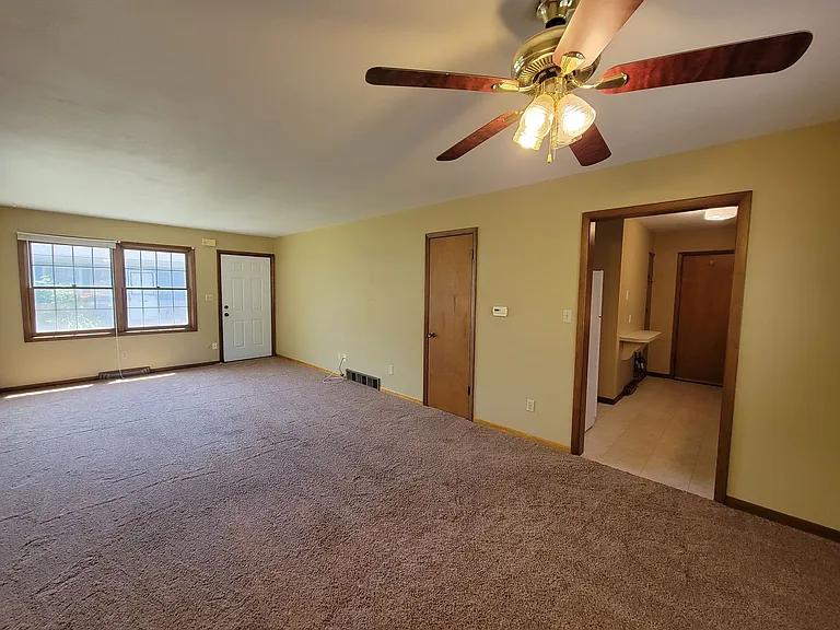 Crescent Drive 2105 — Photo 4