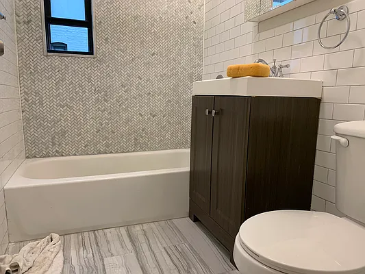 Rented by Hillel Realty Group | media 21