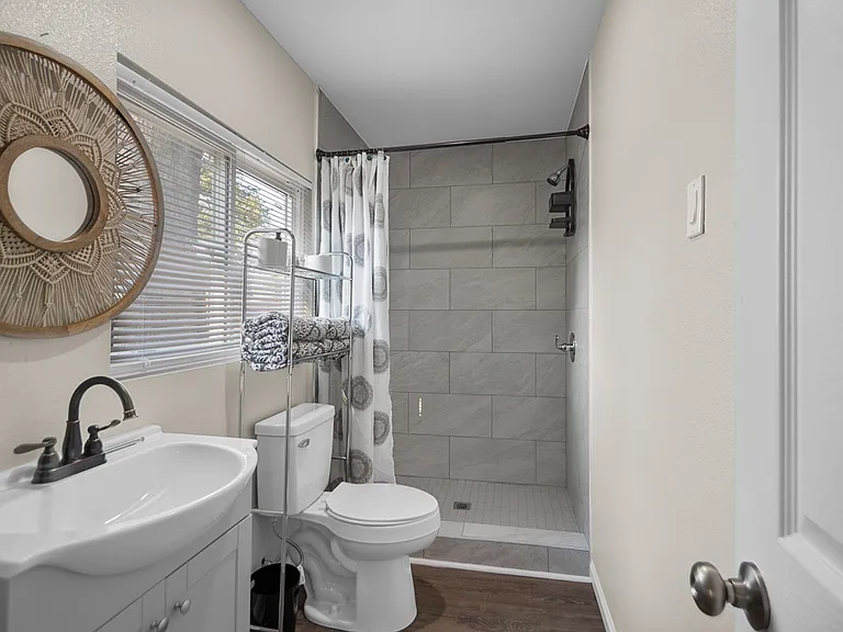 405 Maple St #B — Photo 7
