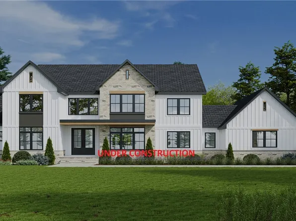 590 Club Dr, Aurora, OH 44202