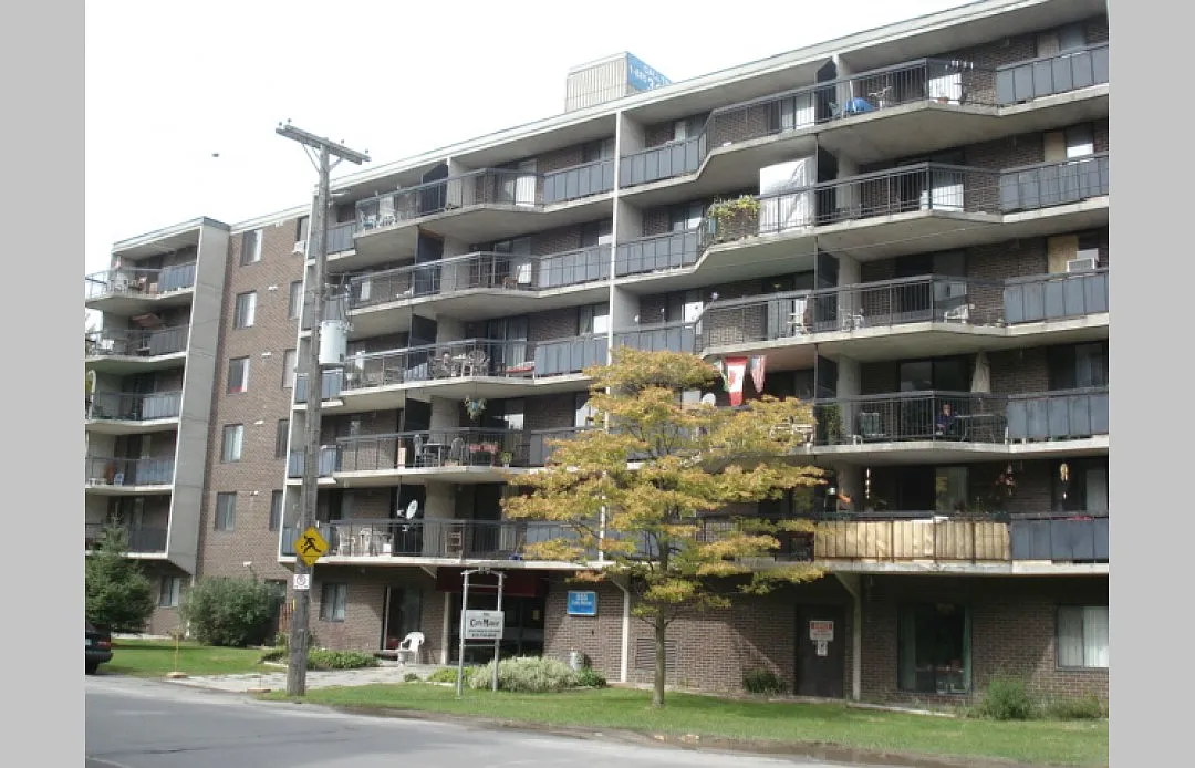 Cote Manor — Photo 1