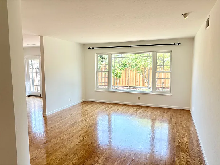 3057 Carleton Pl — Photo 33