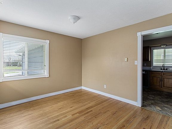 4th image of 3025 Maple St