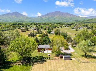 1129 Croft Ln, Bedford, VA 24523