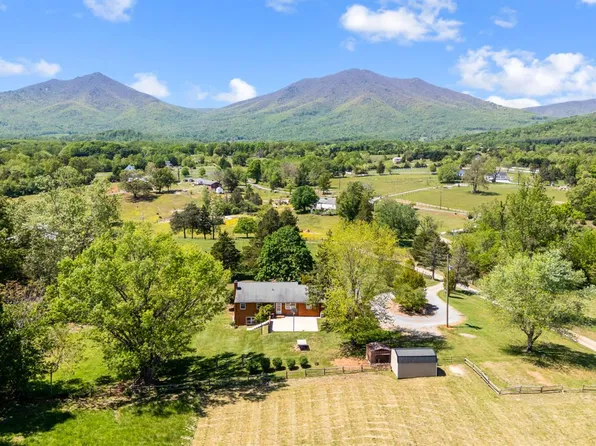 1129 Croft Ln, Bedford, VA 24523