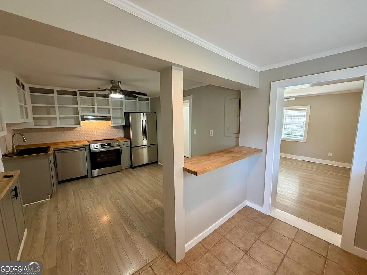 2 bed, 1.0 bath, 1017 sqft, $1,800 — Photo 4