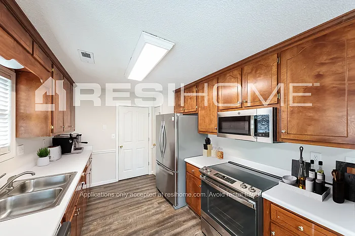 3 bed, 2.0 bath, 1469 sqft, $1,515 — Photo 3