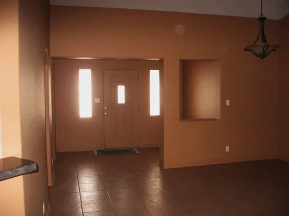 404 6th St NE, Rio Rancho, NM 87124