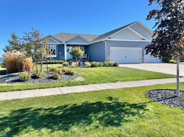 7008 26th St S, Fargo, ND 58104