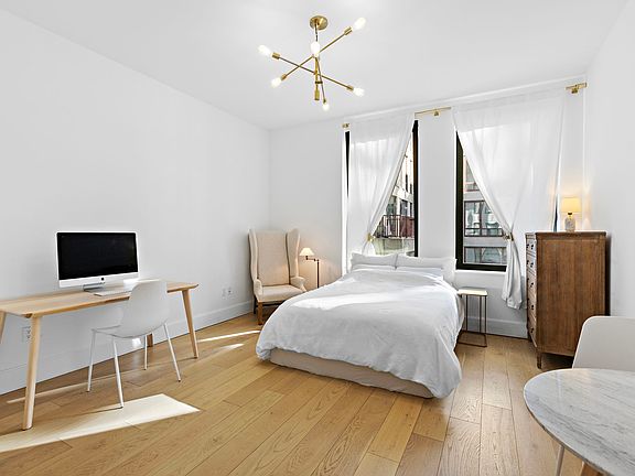 3rd image of 2218 Jackson Ave #704