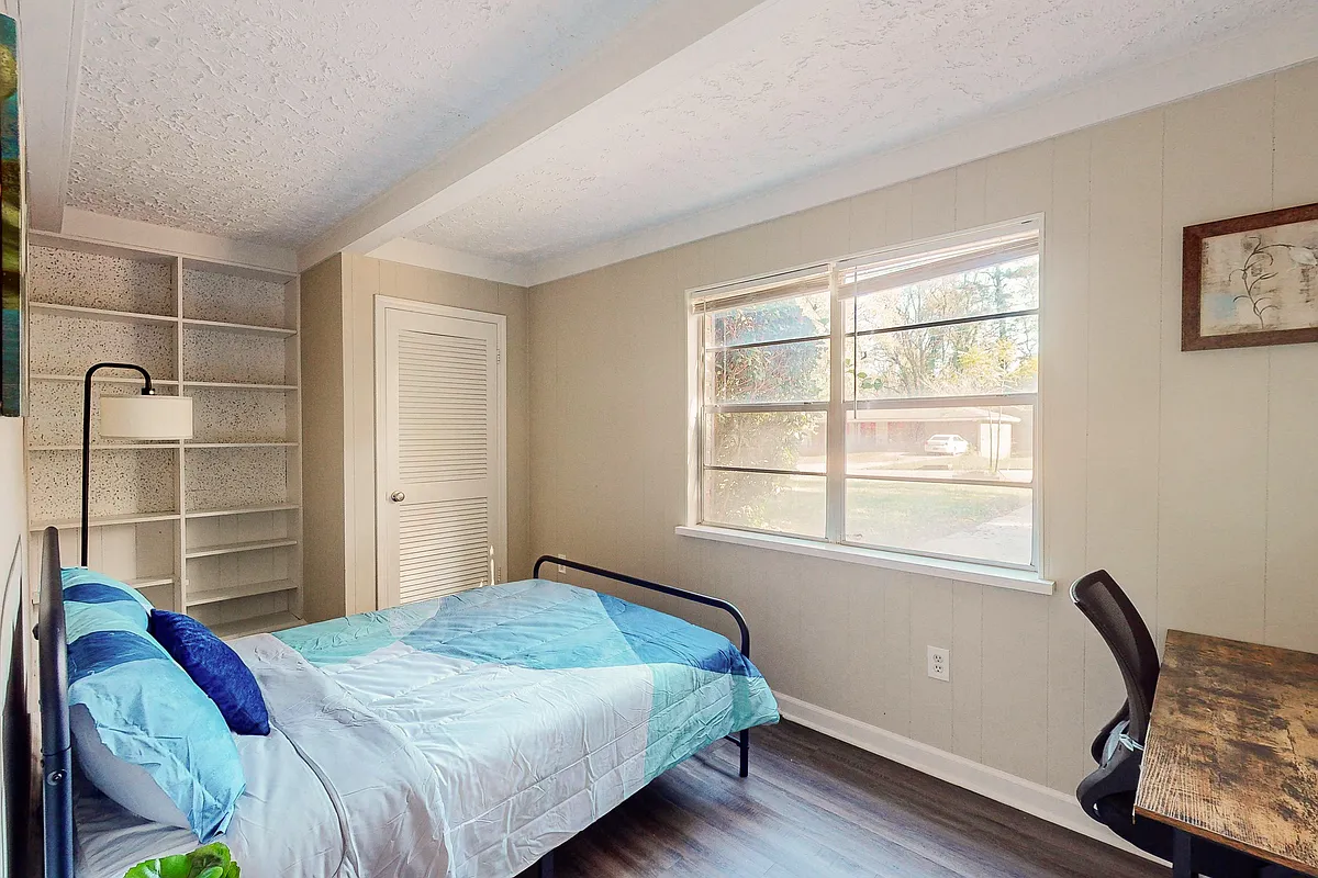 Building Photo - Pleasant Forest Dr