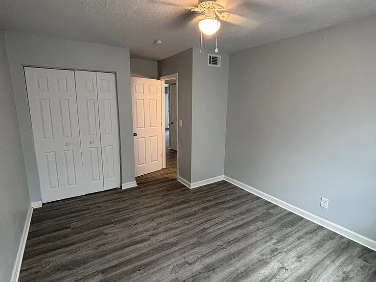 Garden View Apartments — Photo 32