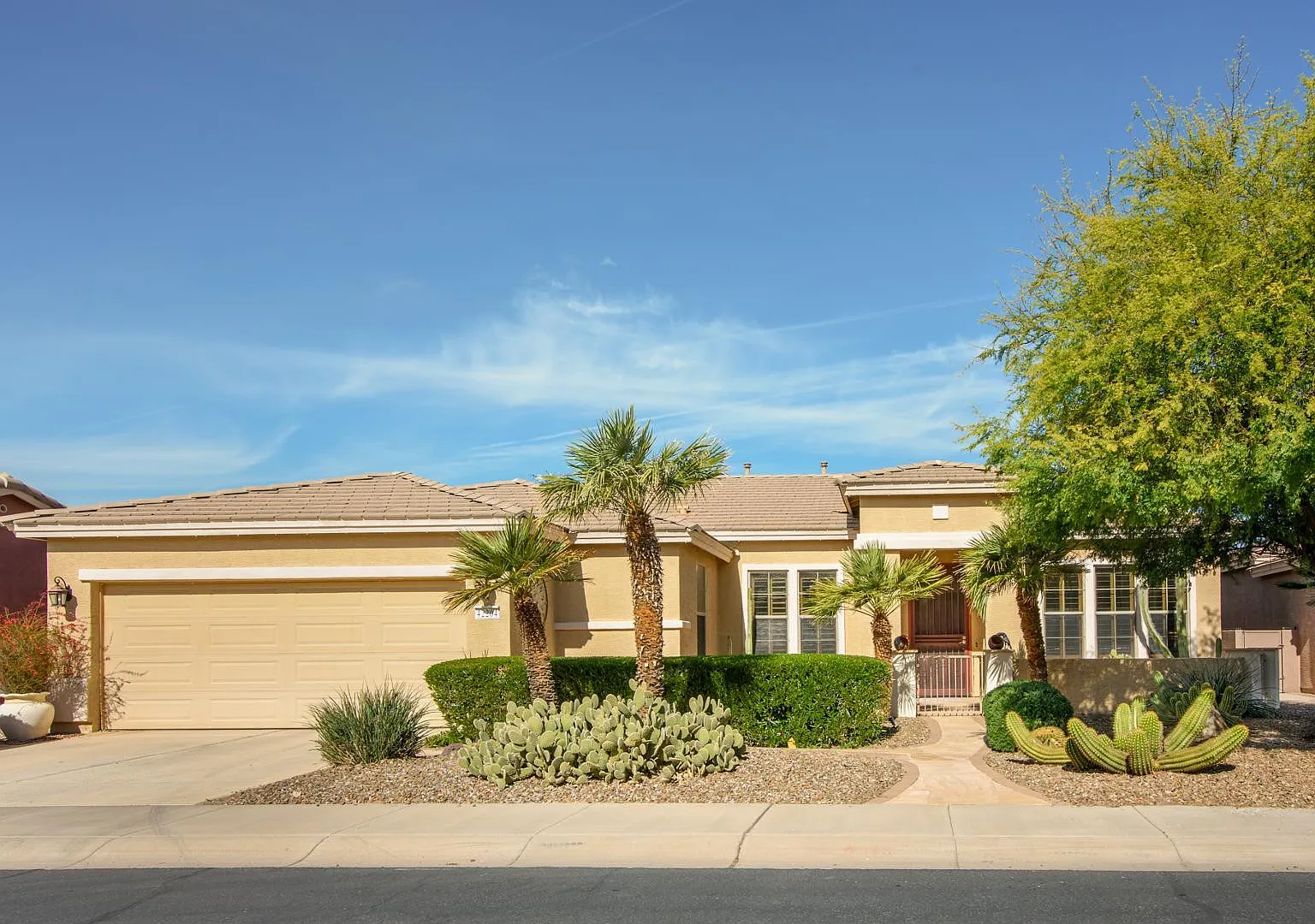 2 bed, 2.5 bath, 2590 sqft, $2,200 — Photo 2