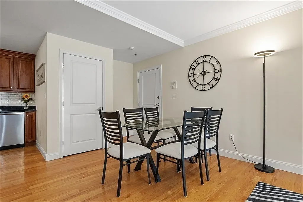 2 bed, 1076 sqft, $3,500 — Photo 3