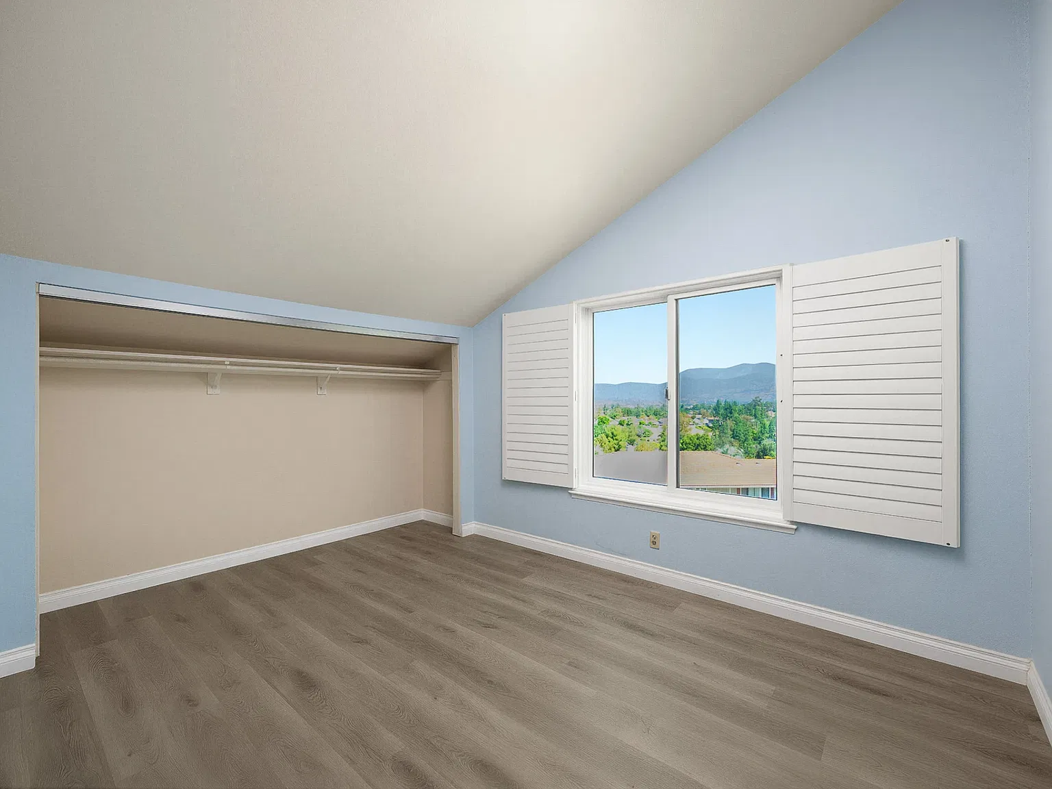 1250 Via Del Sol — Photo 3