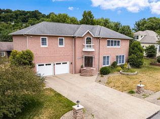 1136 Steeplechase Dr, Morgantown, WV 26508