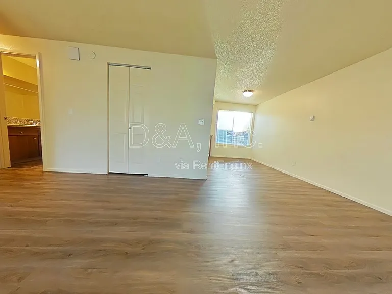416 Ermine St SE — Photo 3