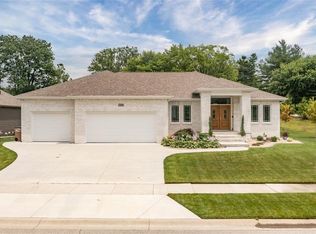 5269 Stonehaven Ln, Columbus, IN 47201