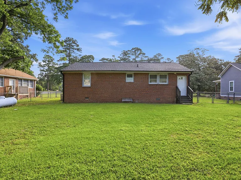 611 Forest Knolls Rd — Photo 4